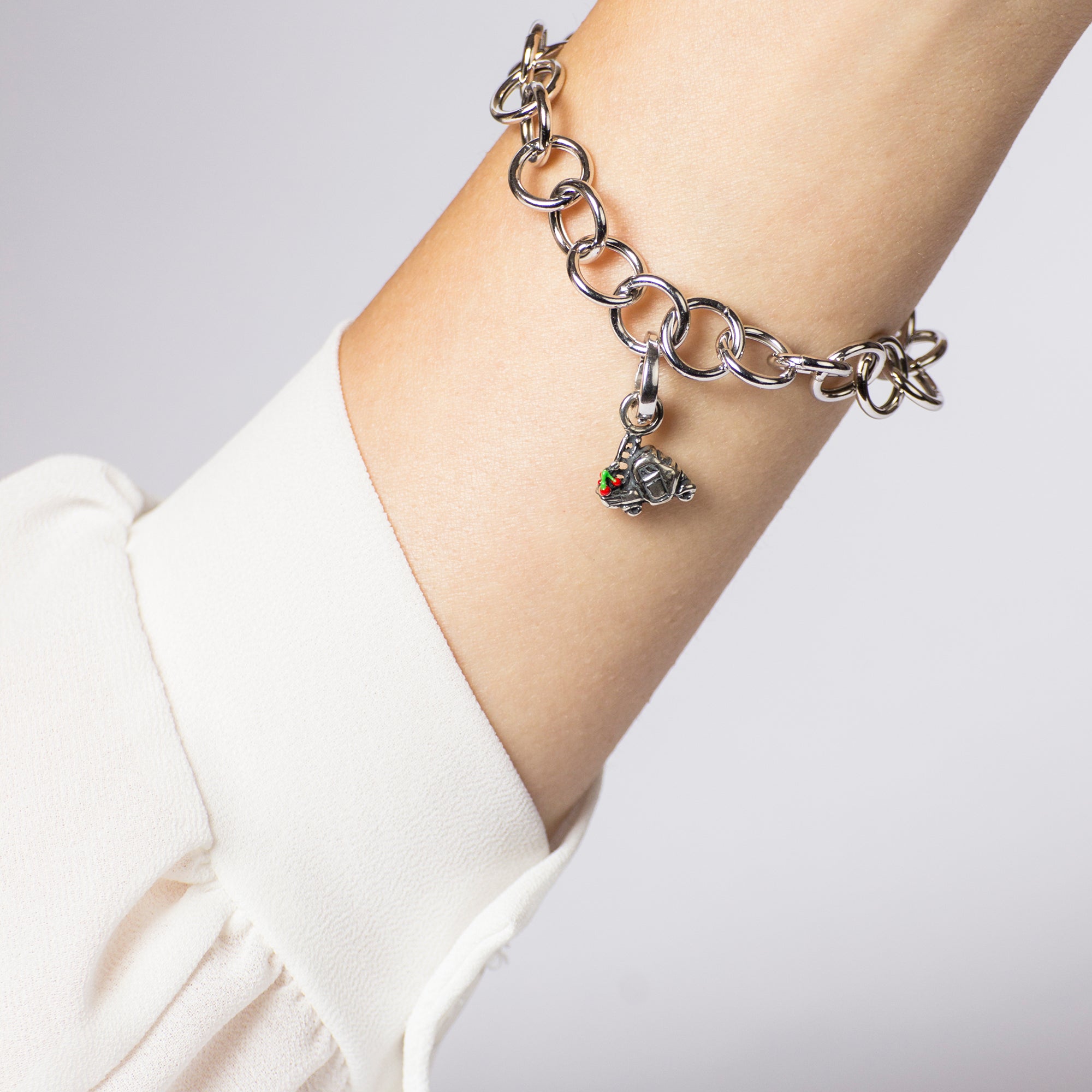 Ape Tre ruote micro con ciliegie