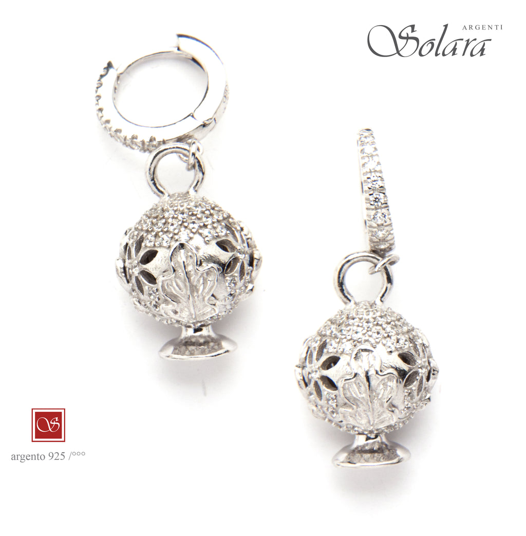 Coppia orecchini con cerchi piccoli e cubic zirconia