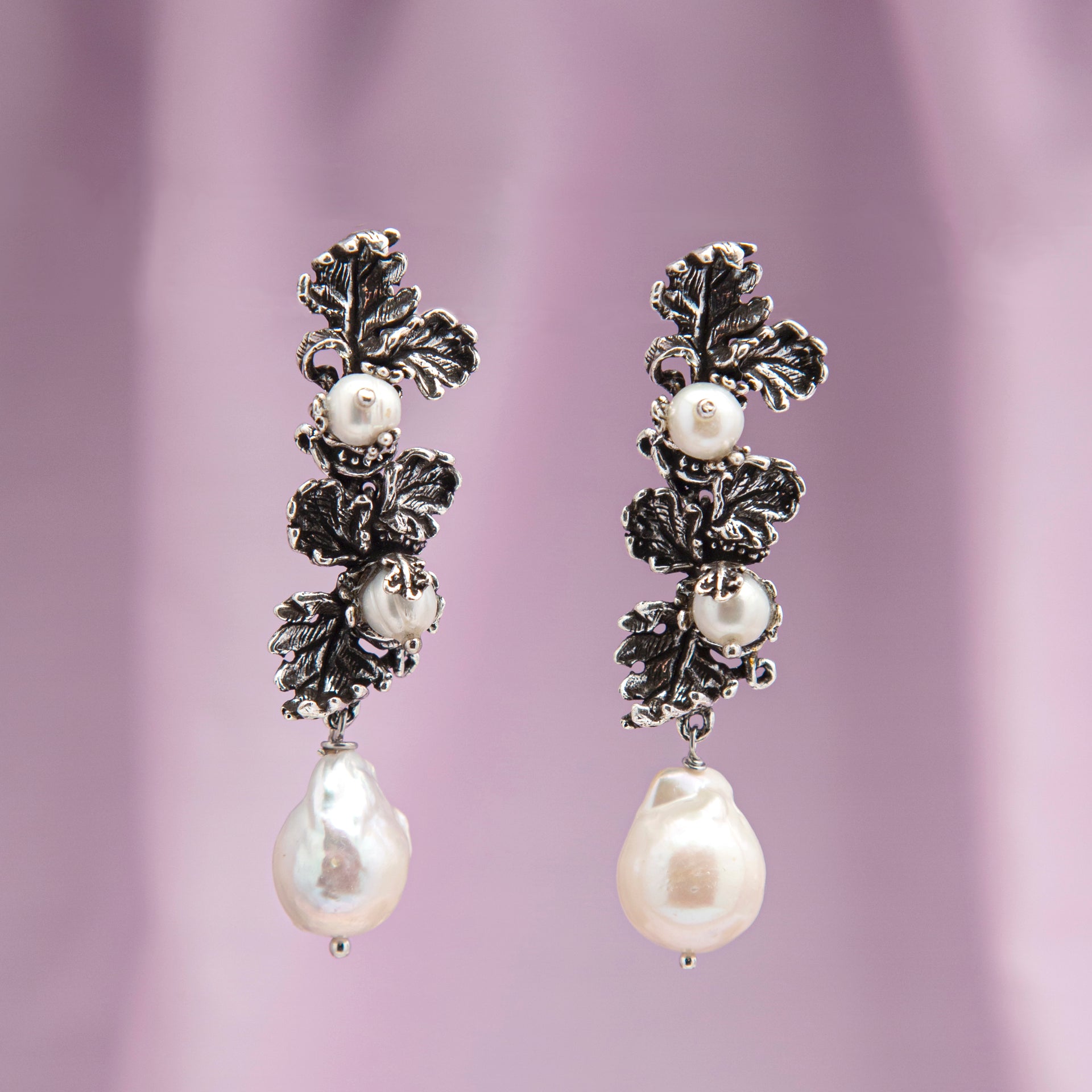 ORECCHINI CON PERLE BAROCCHE ciascuno realizzato con perla barocca